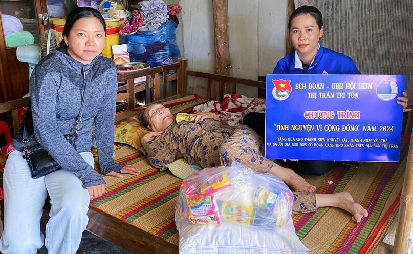 Đoàn Thị trấn Tri Tôn thực hiện chương trình "Tình Nguyện Vì Cộng Đồng"