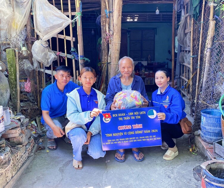 Đoàn Thị trấn Tri Tôn thực hiện chương trình "Tình Nguyện Vì Cộng Đồng"
